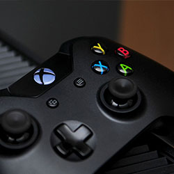 皇马对阵中，中场休息回来之后不久，慢镜头下已经有提示